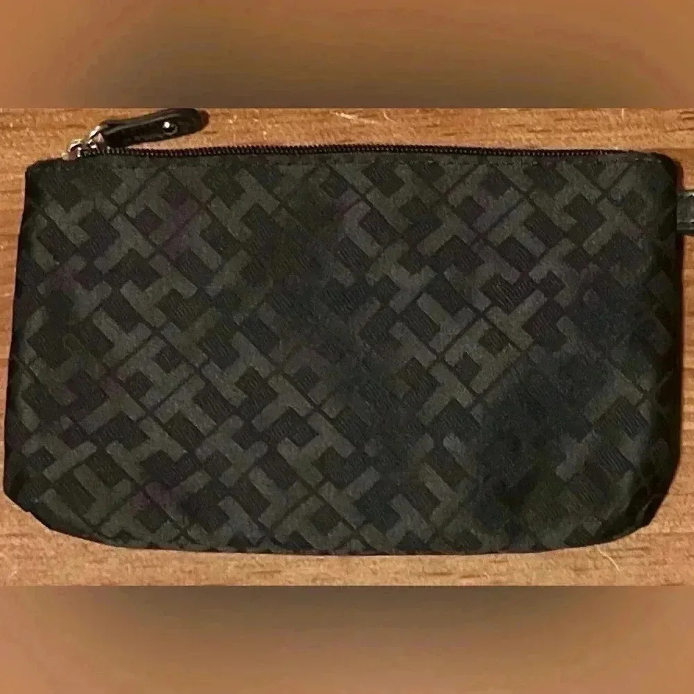 Tommy Hilfiger Makeup Bag - Picture 2 of 5
